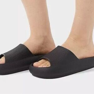 NWOT 32 DEGREES Women's Cloud Slide Slip-On Waterproof Pillow-Like Comfo…